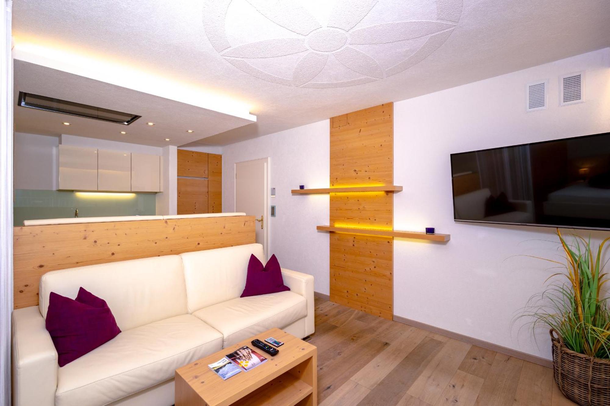 B&B Das Land-Palais - Private Mountain Hideaway เซลวา เด โมลินี ภายนอก รูปภาพ