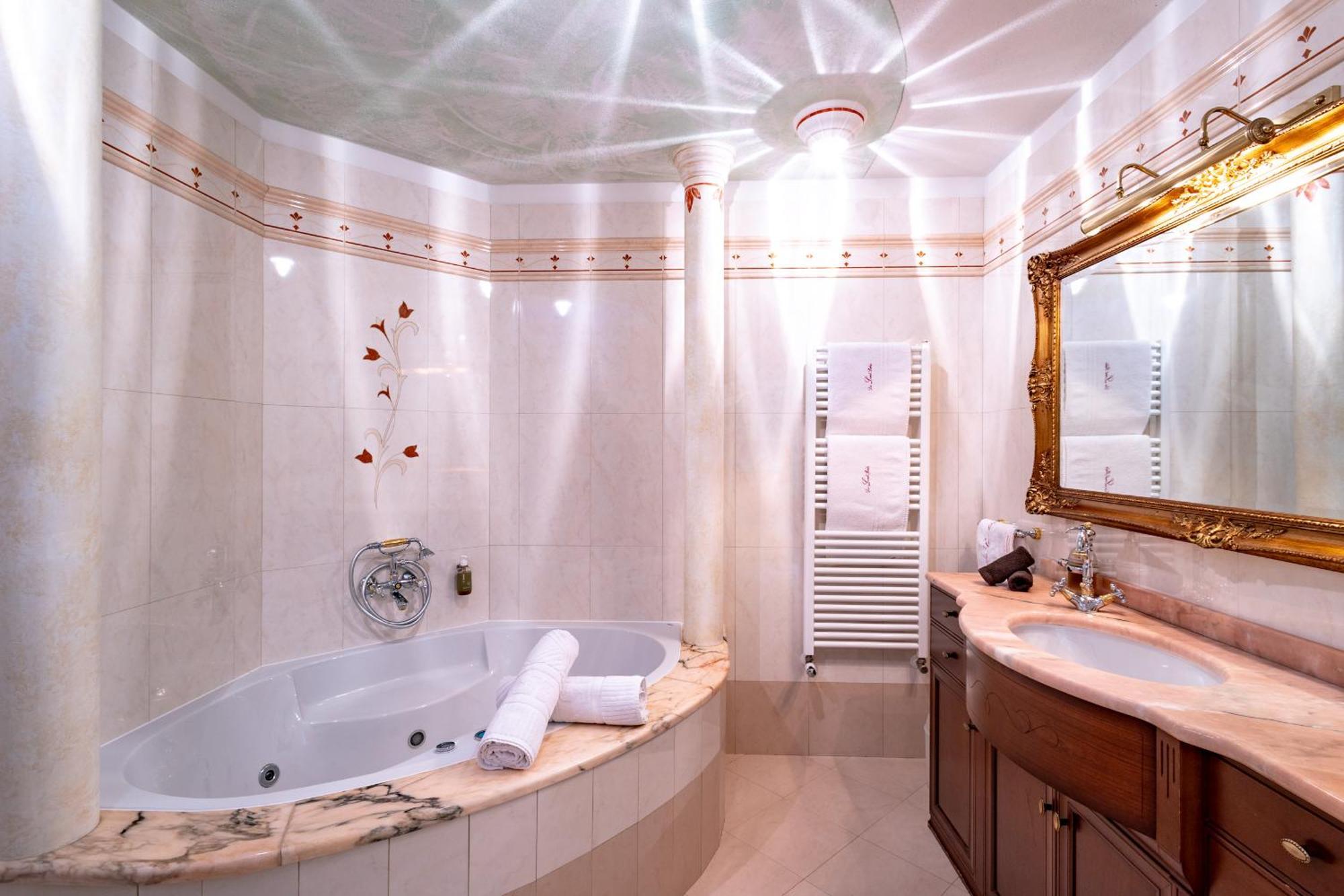 B&B Das Land-Palais - Private Mountain Hideaway เซลวา เด โมลินี ภายนอก รูปภาพ