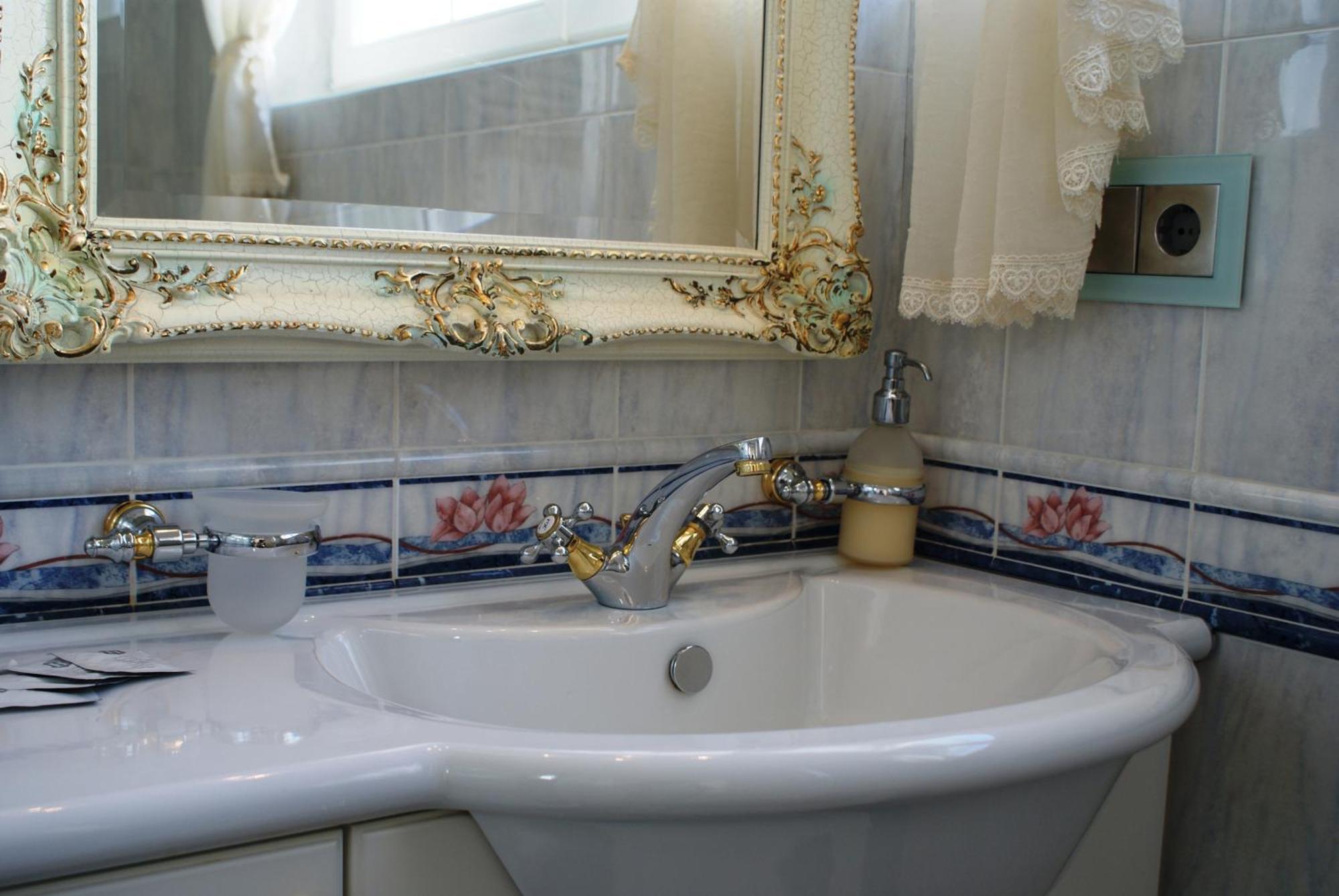 B&B Das Land-Palais - Private Mountain Hideaway เซลวา เด โมลินี ห้อง รูปภาพ