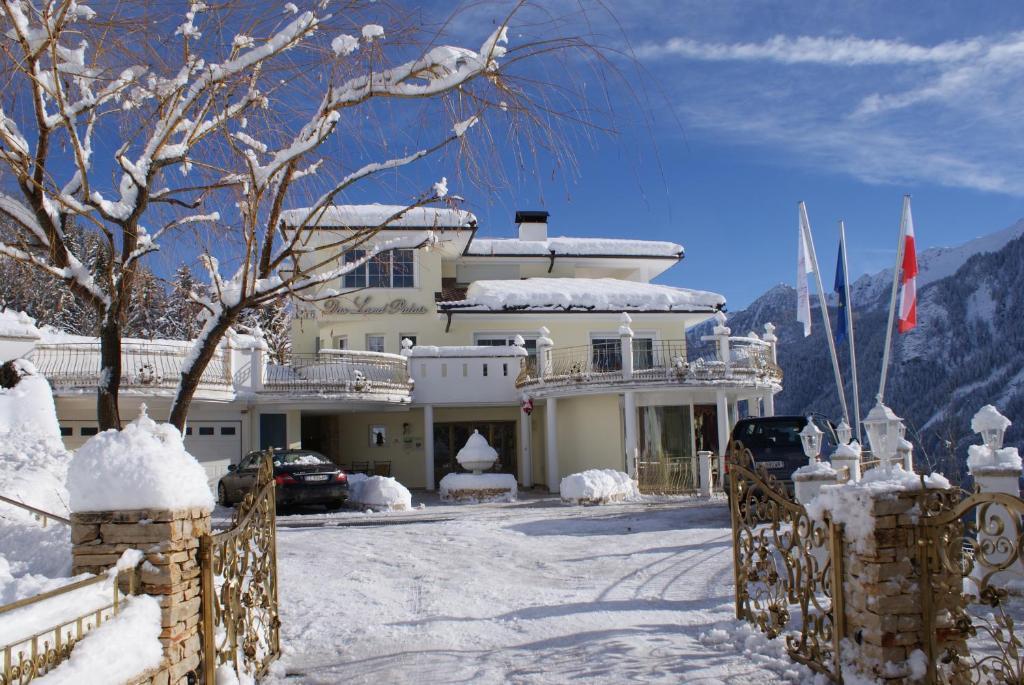 B&B Das Land-Palais - Private Mountain Hideaway เซลวา เด โมลินี ห้อง รูปภาพ